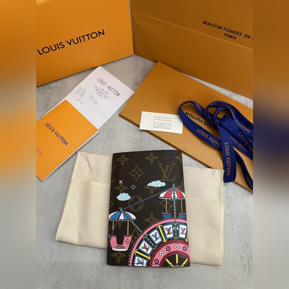 Louis Vuitton Monogram Leather Passport Cover - Picture 4 of 13